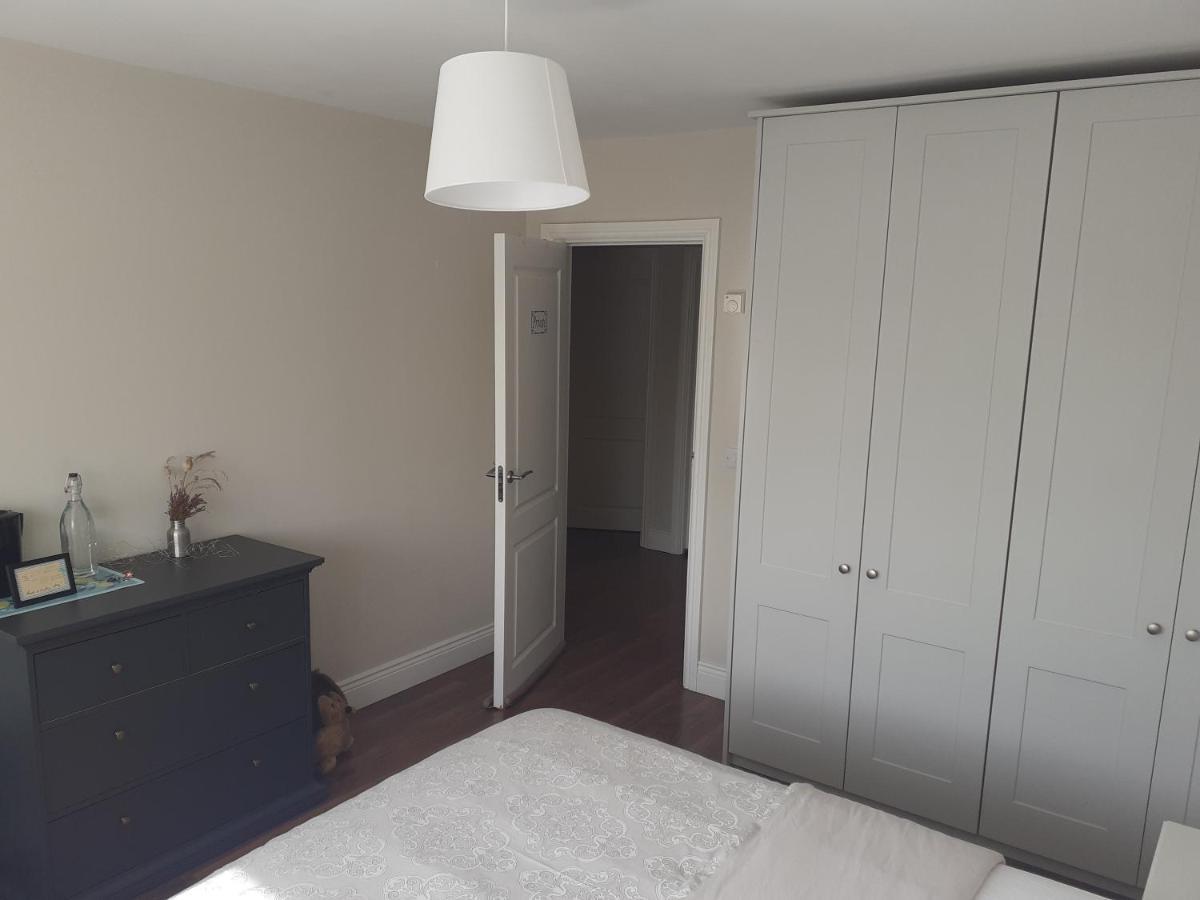 Ensuite At The Foot Of Dublin Mountains Luaran gambar